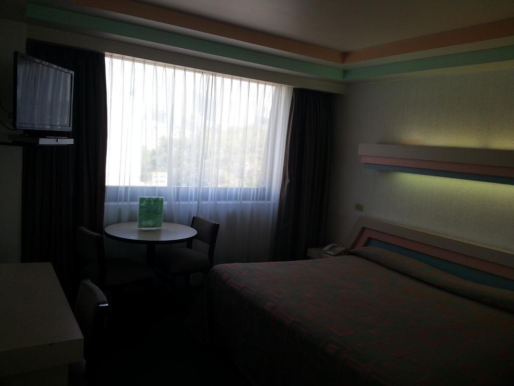 Hotel Puebla Mexiko-Stadt Zimmer foto